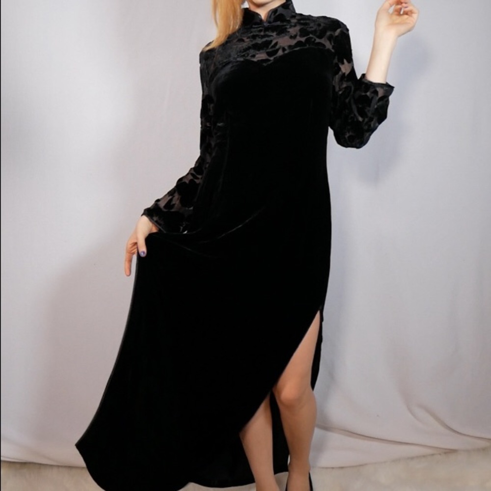 Cheongsam Black Velvet Dress
Sheer and Floral Collar and Sleeves
Circa 1990s